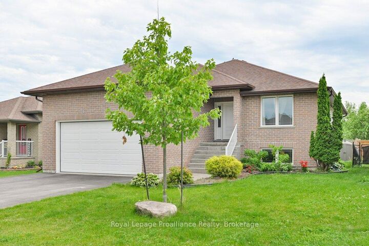24 Freedom Crescent — photo 1