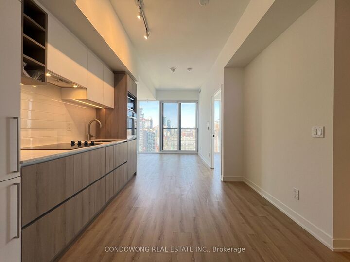 Property Photo:  319 Jarvis Street 2707  ON M5B 0C8 
