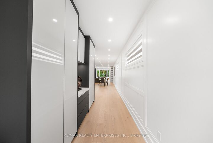 Property Photo: 1362 Kenmuir Avenue ON L5G 4B4