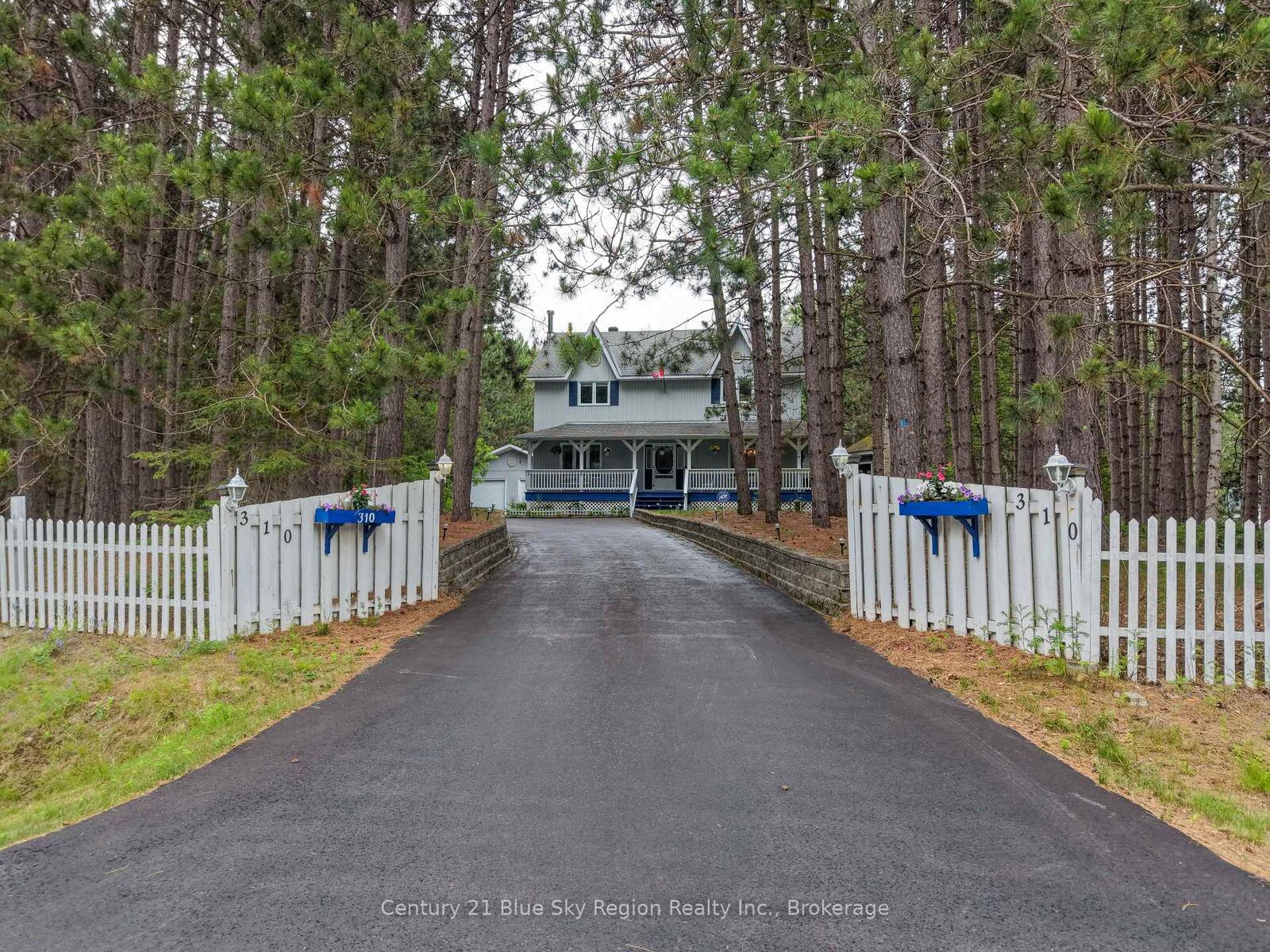 Property Photo:  310 Pinecreek Crescent N  ON P0H 1H0 