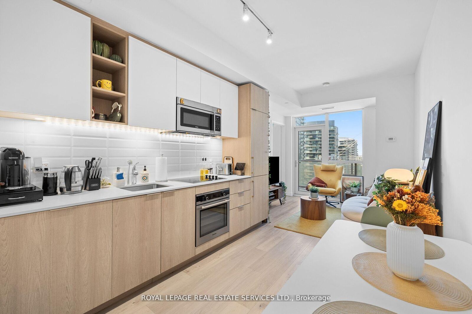 Property Photo:  50 Ordnance Street 1603  ON M6K 0C9 