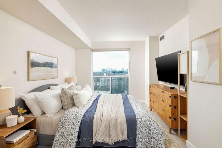Property Photo: 100 Western Battery Road 1605 ON M6K 3S2