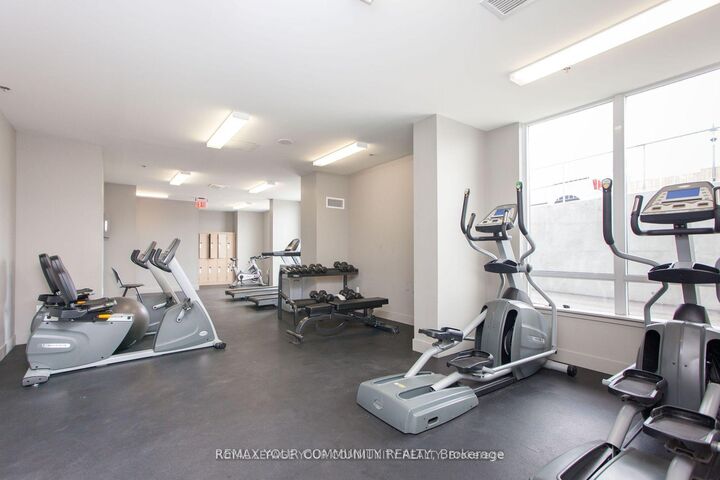 Property Photo: 812 Lansdowne Avenue 911 ON M6H 4K5