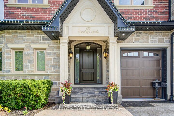 Property Photo: 452 Fernleigh Circle S ON L4C 1E6