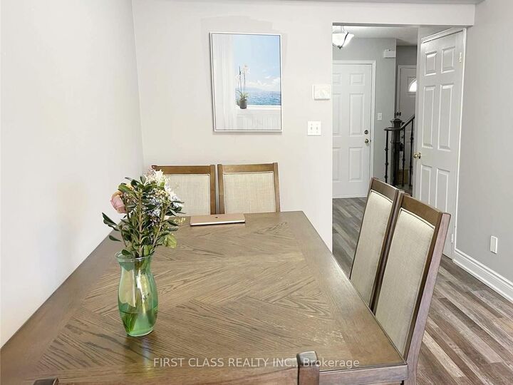 Property Photo:  1285 Bristol Road W 11  ON L5V 2H5 