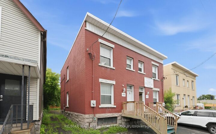 453 Catherine Street N 451 &Amp 453 — photo 1