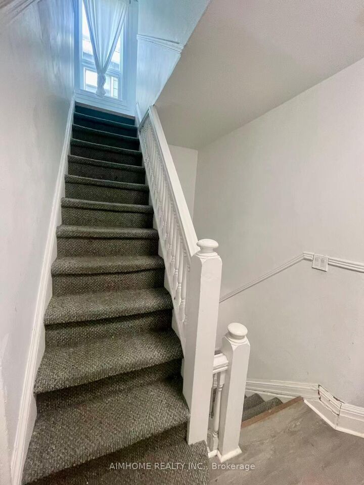 Property Photo:  625 Bathurst Street  ON M5S 2R2 