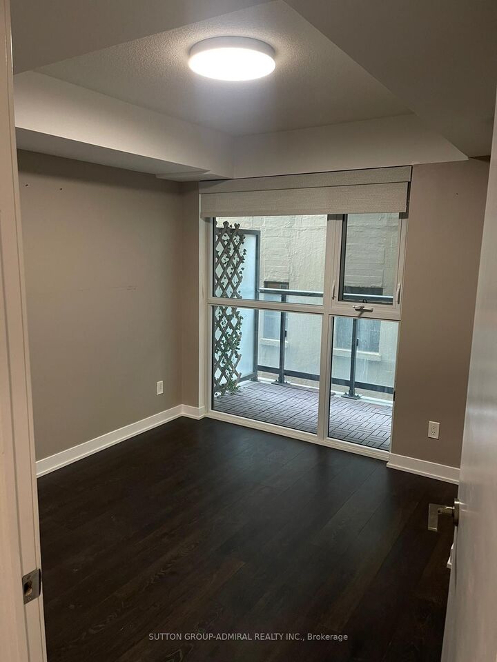 Property Photo:  87 Peter Street 812  ON M5V 2G4 