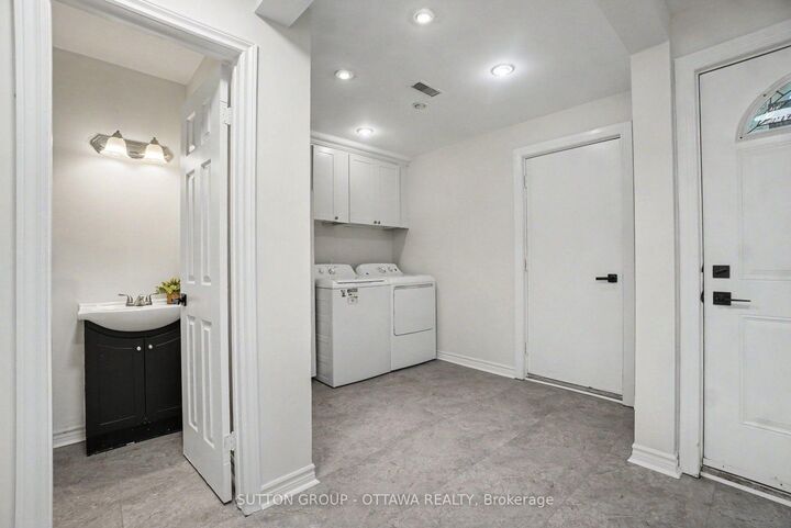 1833 Brousseau Crescent — photo 1