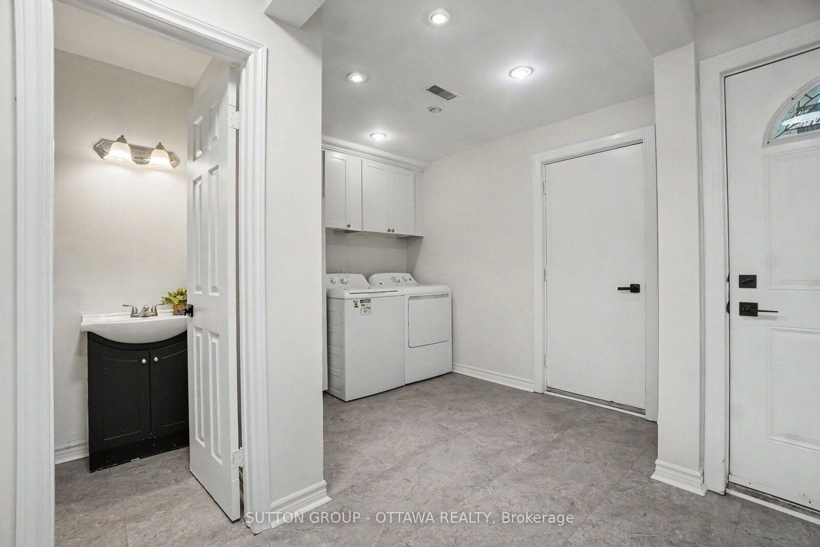 Property Photo: 1833 Brousseau Crescent ON K1C 2Y5