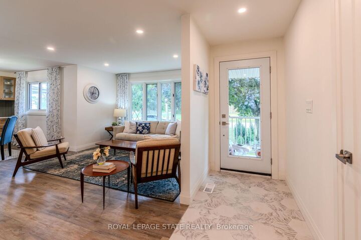 Property Photo: 17 Woodsview Avenue ON L3M 3S5