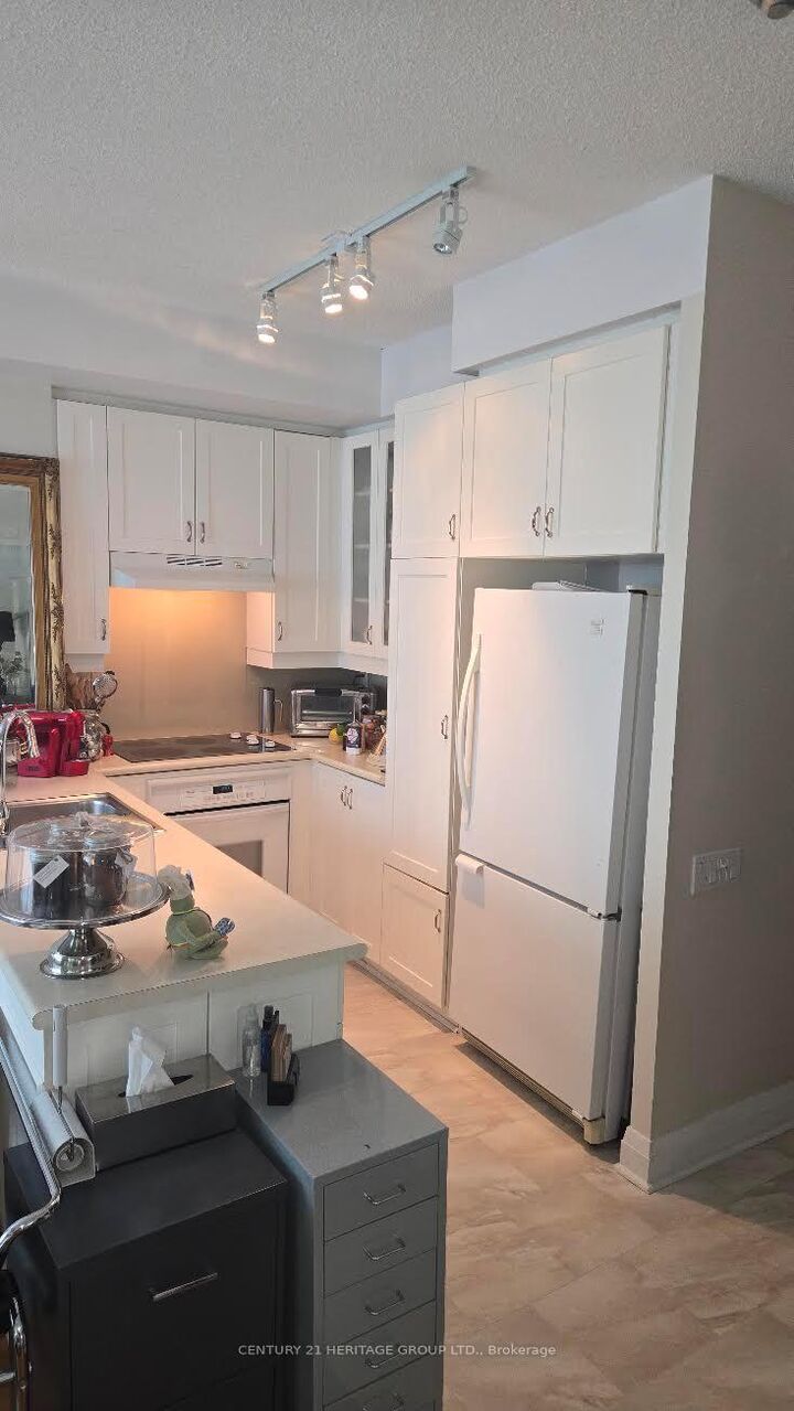 Property Photo:  20 Scrivener Square 312  ON M4W 3X9 