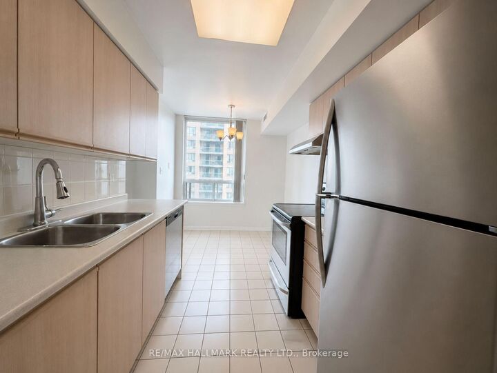 Property Photo: 35 Empress Avenue 1410 ON M2N 6T3