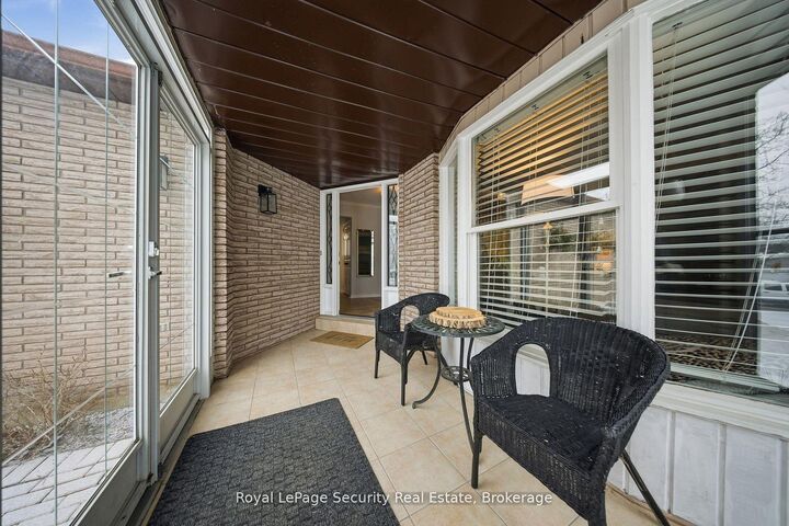 Property Photo:  122 Browning Trail  ON L4N 6R3 