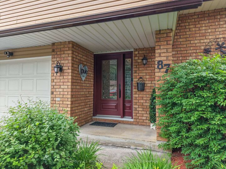 Property Photo:  87 Labreche Drive  ON P1A 3R6 