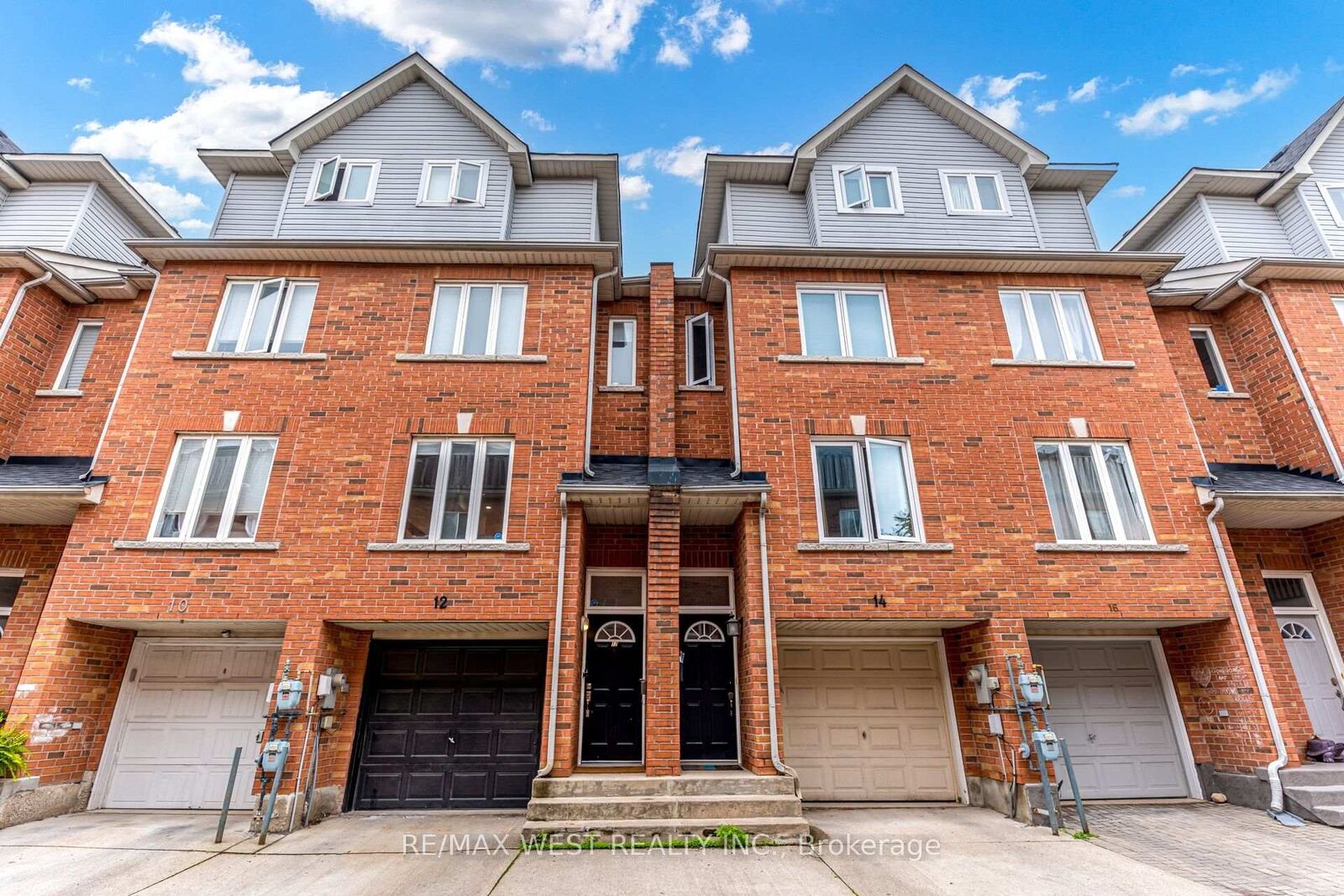Property Photo:  12 Grogan Mews  ON M6G 4J9 