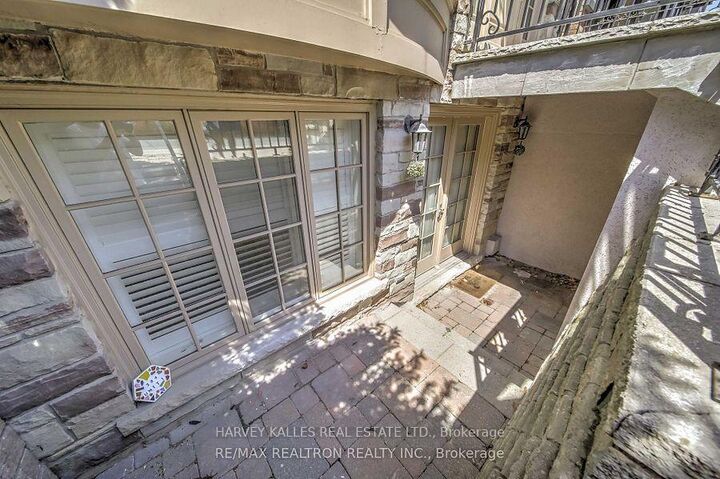 Property Photo:  384 Spadina Road Lower  ON M5P 2V9 