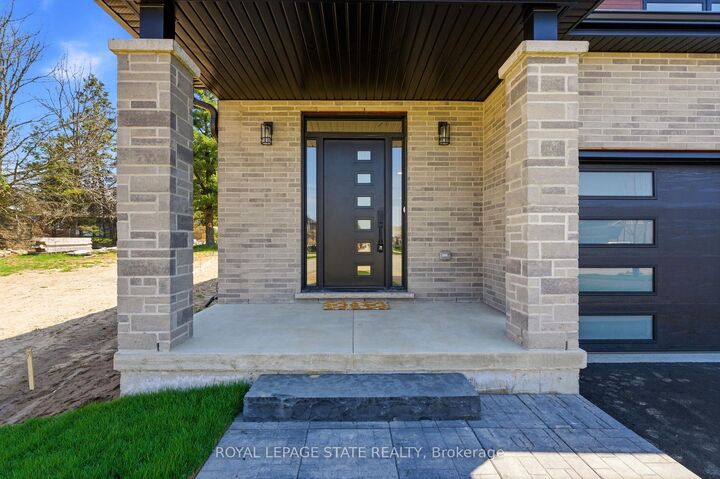 Property Photo: 23 Woodvalley Court ON L9B 2S7