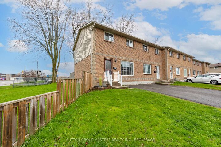 182 Rosemund Crescent — photo 1