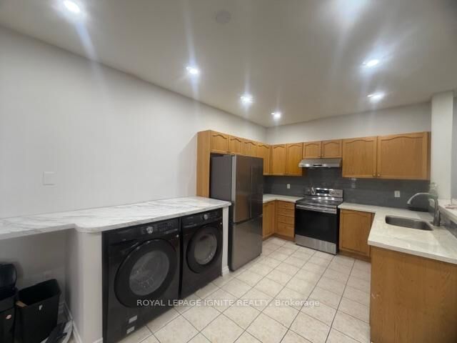 Property Photo: 110 Pantomine Boulevard Main ON L6Y 5P1