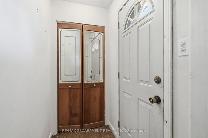 Property Photo:  34 Eaton Place  ON L8H 1N7 