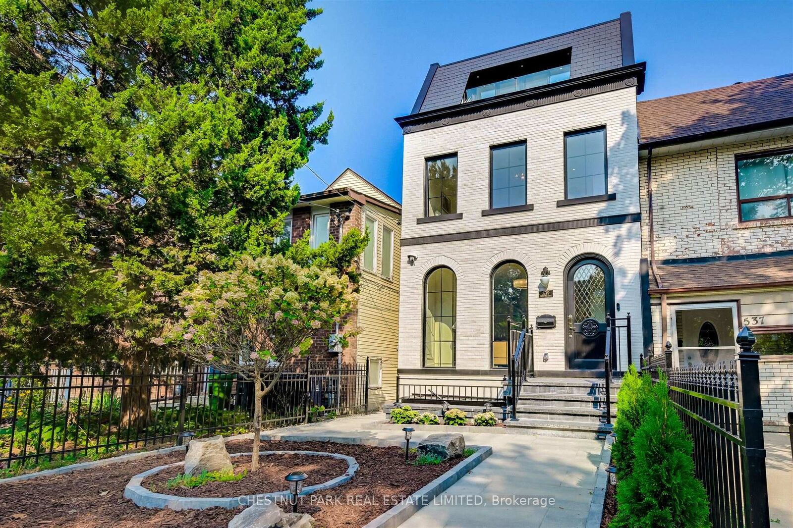 Property Photo: 539 Crawford Street ON M6G 3J9