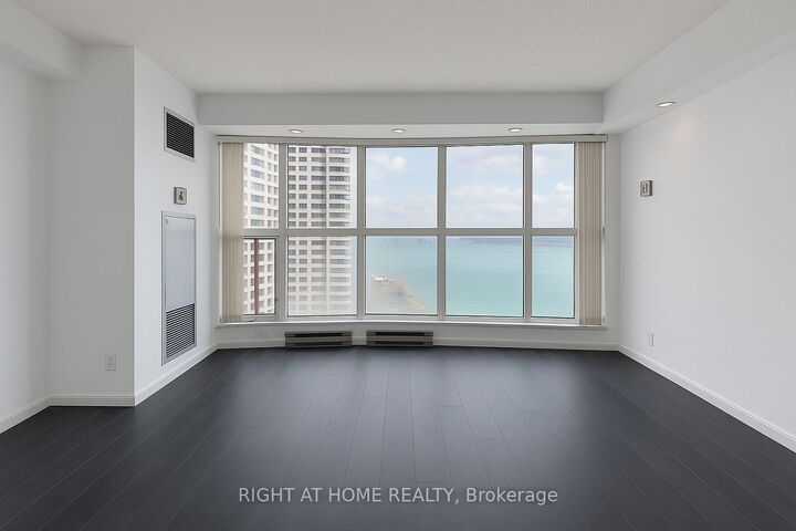 Property Photo:  99 Harbour Square 2205  ON M5J 2H2 