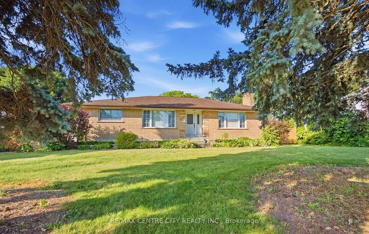 Property Photo: 303 Simcoe Street ON N4G 2J5