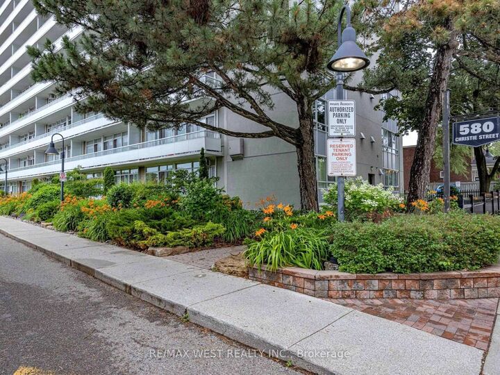 Property Photo: 580 Christie Street 302 ON M6G 3E3