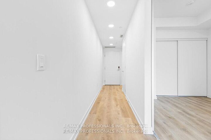 Property Photo:  6 Chartwell Road 219  ON M8Z 4E8 