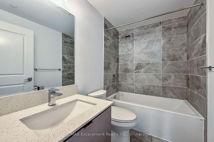 Property Photo:  30 Elm Drive W 2109  ON L5B 0N6 