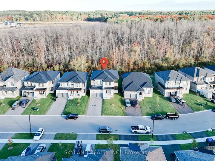 Property Photo:  33 Del Ray Crescent  ON L9Z 0N7 