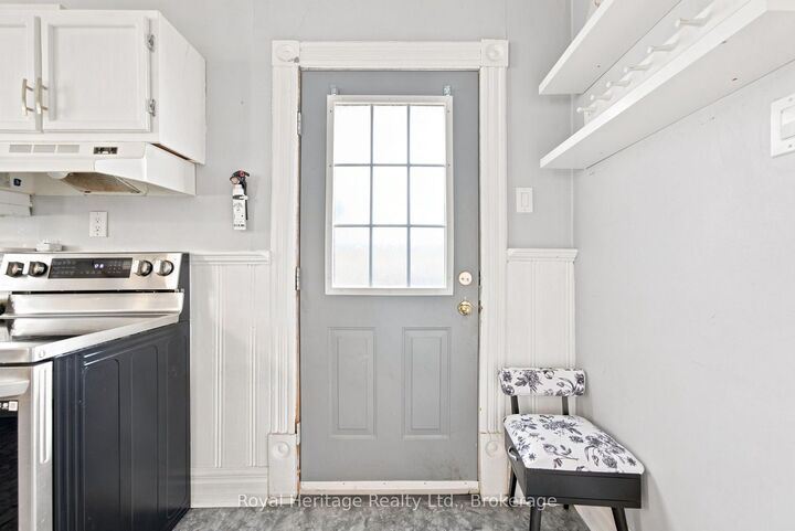 Property Photo:  61 Lindsay Street N  ON K9V 1T6 