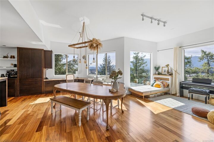 340 Summit Dr — photo 1