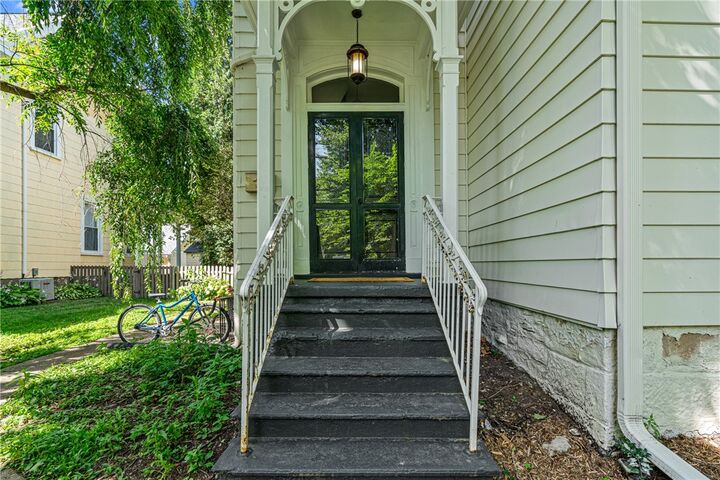 Property Photo:  657 Maple Ln  PA 15143 