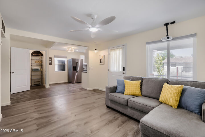 Property Photo:  1116 S Holbrook Lane  AZ 85281 