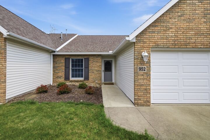 Property Photo:  952 Oakbrook Dr  OH 44805 