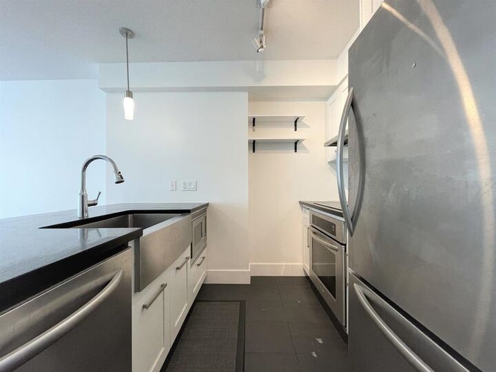 Property Photo:  888 Homer Street 7F  BC V6B 0H7 