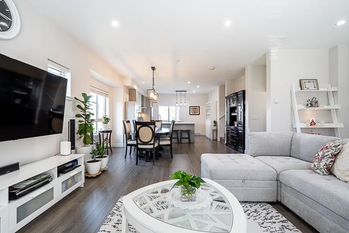 Property Photo: 843 Ewen Avenue 32 BC V3M 0K6