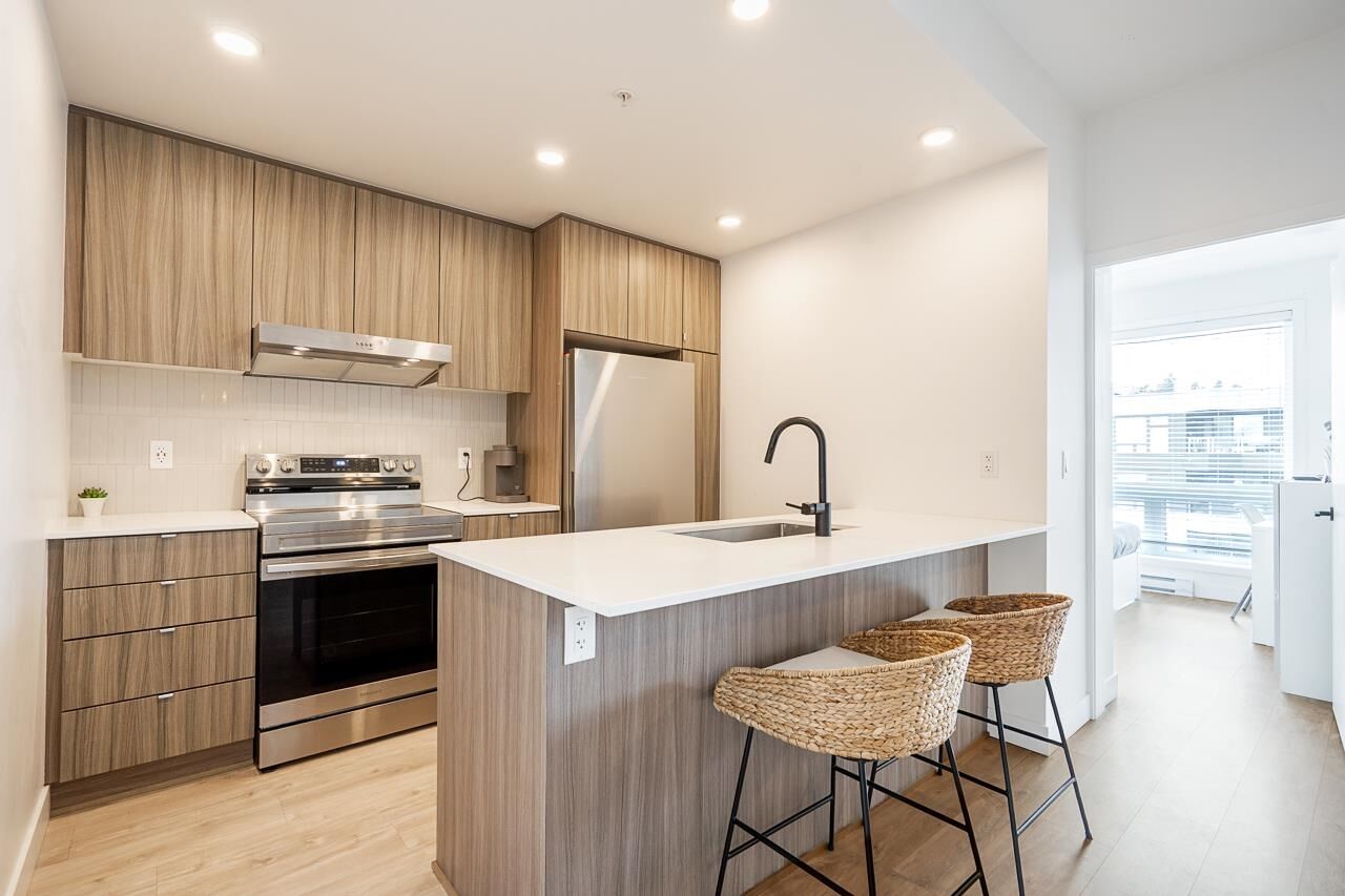 Property Photo: 32838 Landeau Place 609 BC V2S 0M6