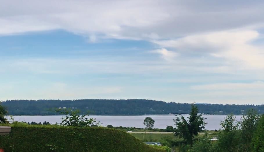 Property Photo: 12501 53 Avenue BC V3X 3B6
