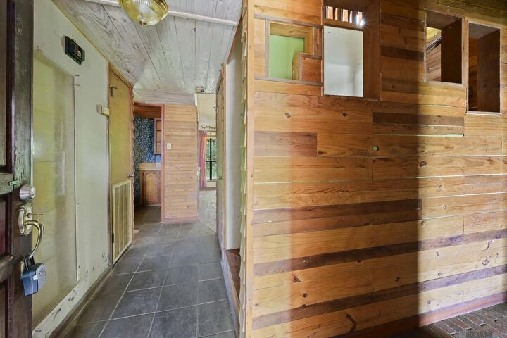Property Photo:  1883 Stonegate Ct  LA 70815 