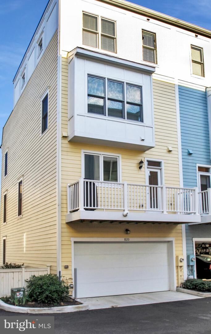 Property Photo: 820 N Alfred Street VA 22314