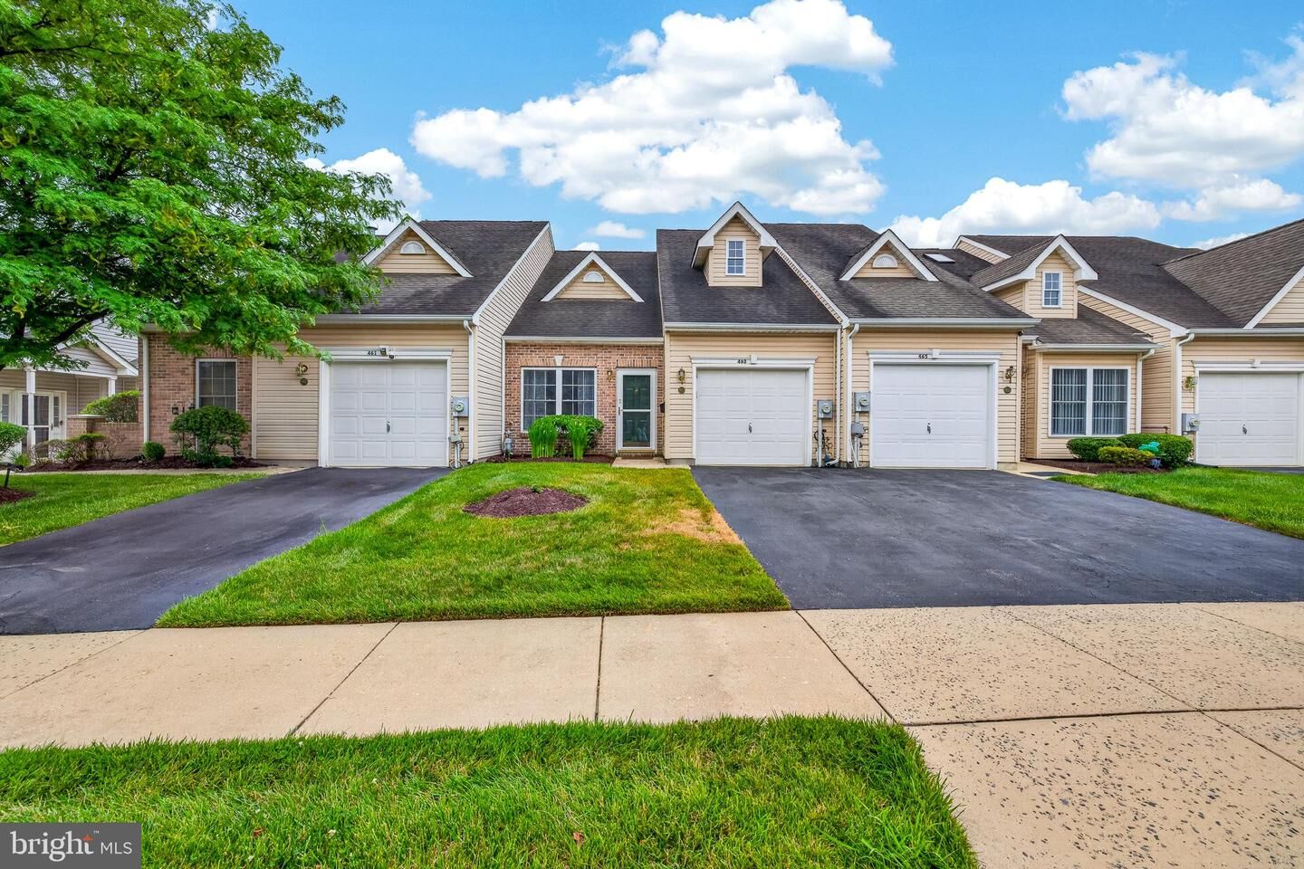 Property Photo:  463 Sweetman Drive  DE 19701 