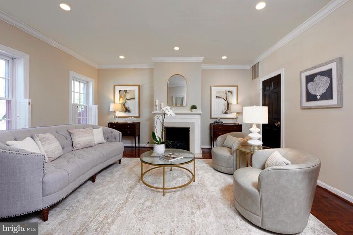 Property Photo: 624 S Saint Asaph Street VA 22314