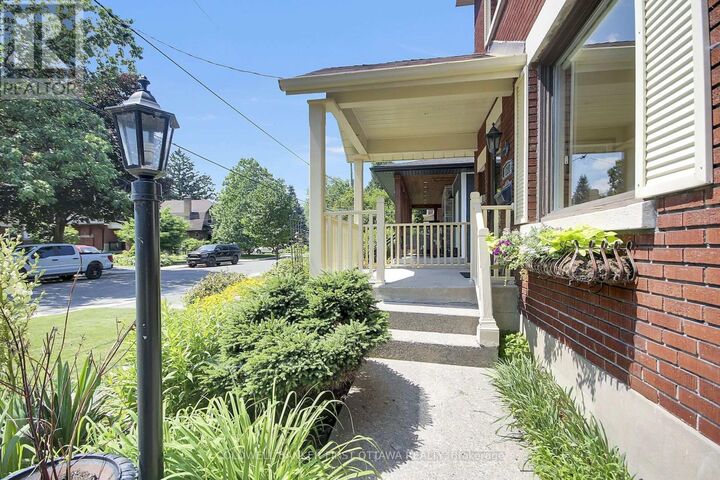 Property Photo:  167 Faraday Street  ON K1Y 3M5 