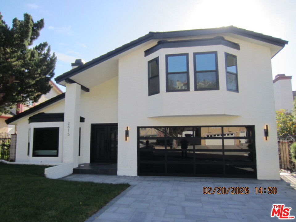 Property Photo: 2615 Woodstock Ln CA 91504