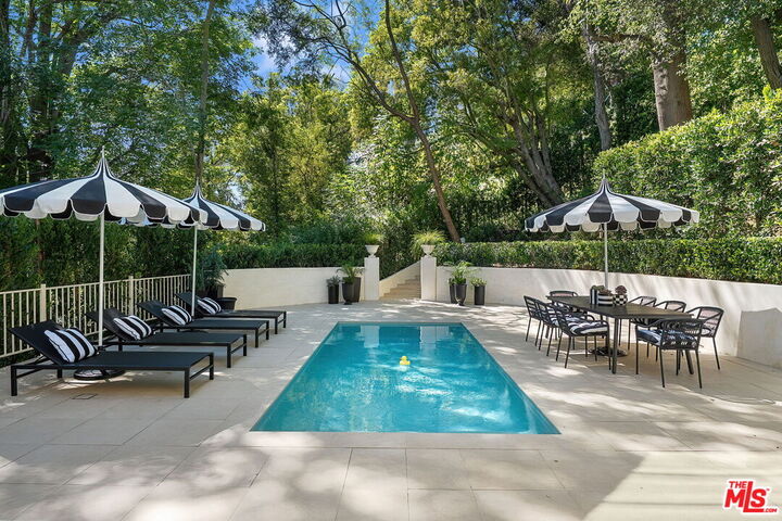 Property Photo:  943 Moraga Dr  CA 90049 