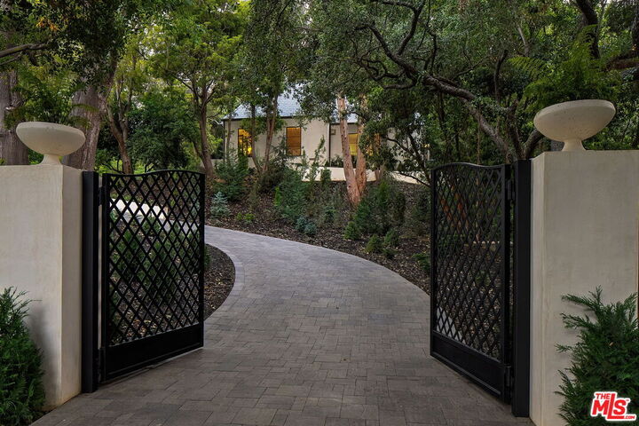 Property Photo:  943 Moraga Dr  CA 90049 