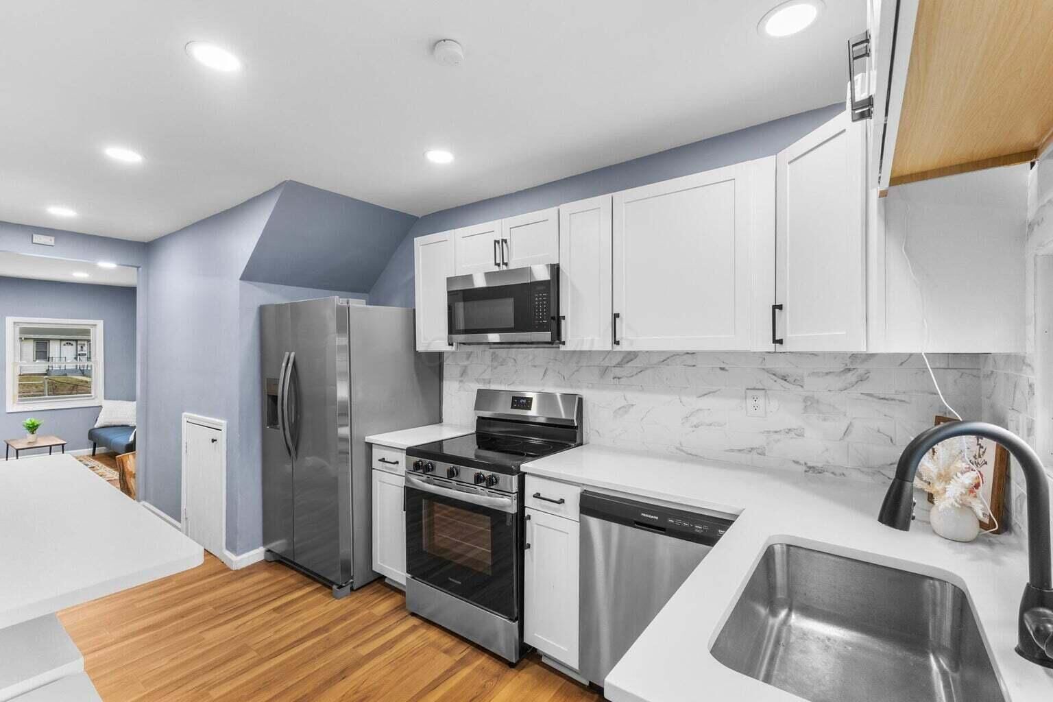 Property Photo:  2173 Lexington Avenue  OH 43211 